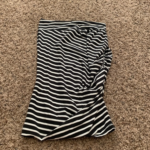 Lululemon Anytime Skirt - Picture 4 of 7